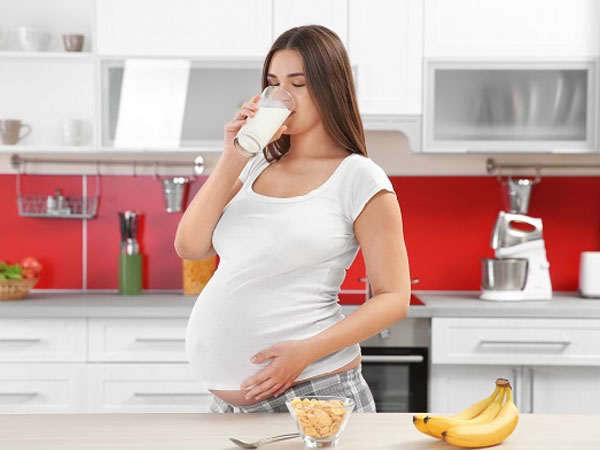 Cách pha và uống sữa cho bà bầu hiệu quả, khoa học